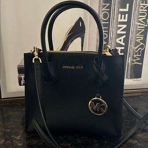 Michael Kors Black and Gold Handbag